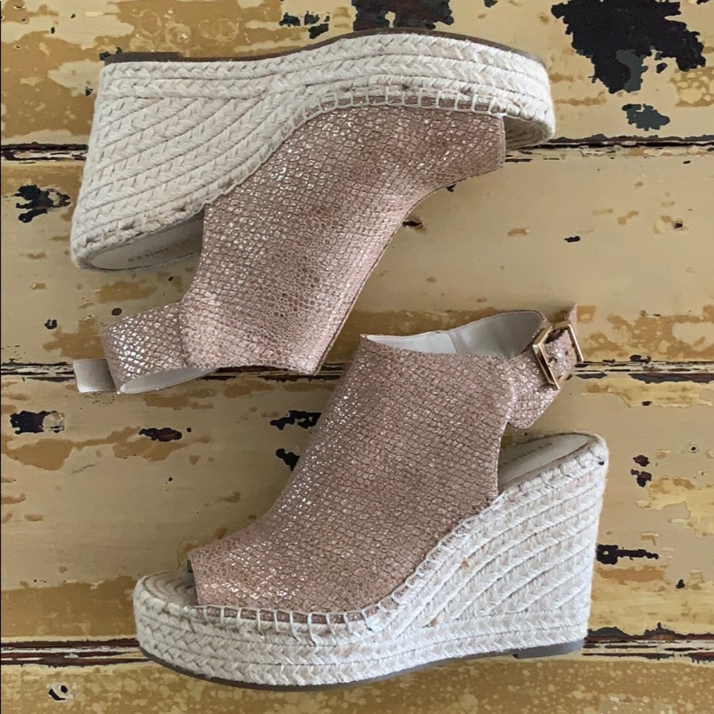 💥🆕💥KENNET COLE TAN GOLD ESPADRILLE WEDGES